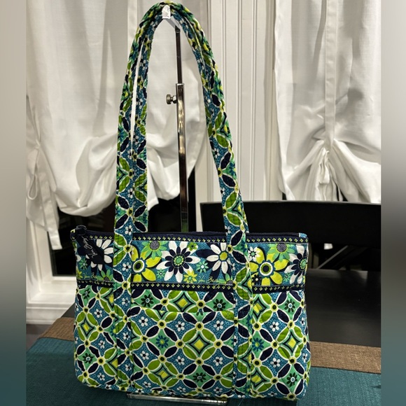 VERA BRADLEY Daisy Daisy Quilted Floral Tote Bag - Blue/Green - Vintage/Retired - Picture 1 of 9